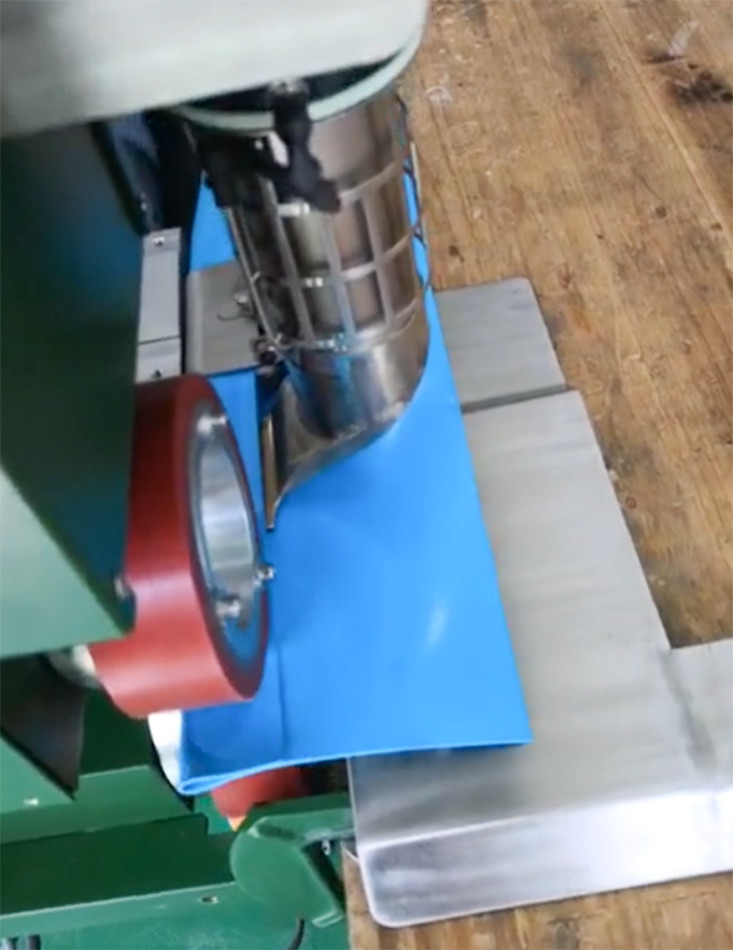 Assembly process of ceramic heating element